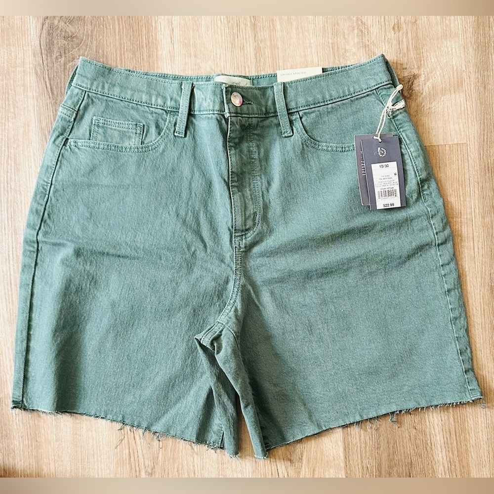 Universal Thread Shorts